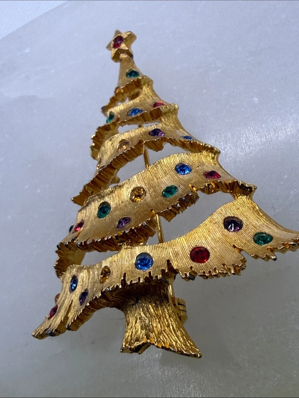 Vintage JJ Gold-tone Christmas Tree Pin with Multicolored Rhinestones